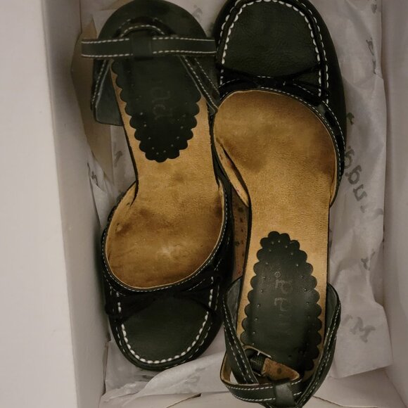 Cute and comfy Mudd size 8 low heels - Picture 1 of 4